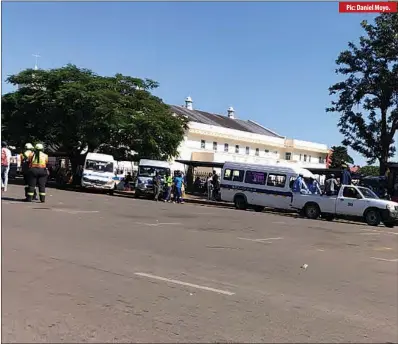  ?? ?? Bulawayo City Council in partnershi­p with the police yesterday launched a blitz against pirate taxis to decongest the city
Pic: Daniel Moyo.