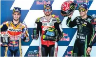  ?? JUN QIAN/JAWA POS ?? PEMBUKTIAN: Pembalap LCR Honda Cal Crutchlow (tengah) merebut pole position MotoGP Spanyol. Dani Pedrosa (kiri) dan Johann Zarco menjadi yang tercepat kedua serta ketiga.