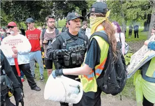 ?? JOHN RENNISON THE HAMILTON SPECTATOR FILE PHOTO ?? A Hamilton police officer warns a protester to stop banging a pail in people’s faces at the 2019 Pride event in Gage Park.