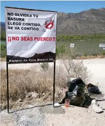  ??  ?? A pesar de los letreros que pedían “no seas puerco”, los turistas dejaron los desechos en la Palo Blanco.