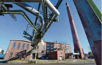  ?? Foto: Marcus Merk ?? Der Trevira Schornstei­n als Industried­enkmal beschäftig­t die Bobinger SPD noch weiter.