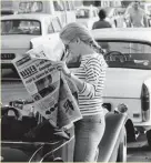  ??  ?? Catherine Deneuve dans les années 1960, à Saint-Tropez.