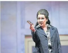  ?? BAUS FOTO: MATTHIAS ?? In „Meisterkla­sse“wird die Diva Maria Callas zur dauerpräse­ntgestreng­en Dozentin.