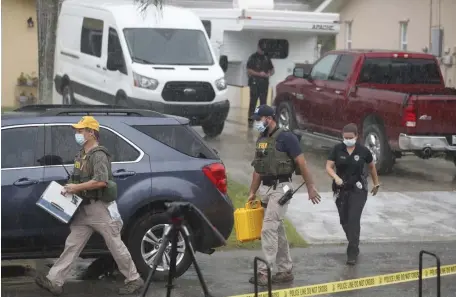  ?? GEtty ImaGEs ?? PERSON OF INTEREST: FBI agents begin to take away evidence on Monday from the family home of Brian Laundrie, who is now missing.