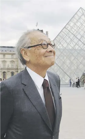  ?? Picture: AFP ?? TIMELESS. This photo taken on June 22, 2006, in the Napoleon courtyard of the Louvre museum in Paris shows US-Chinese architect of the Louvre Pyramid Ieoh Ming Pei posing for photograph­ers. Pei, architect of the glass pyramid, once controvers­ial and...