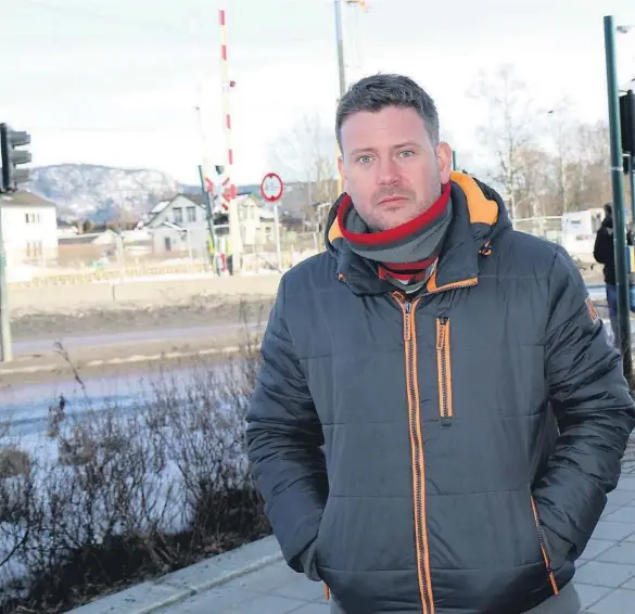  ??  ?? REAGERER: Tomas Bakken reagerer på at Porsgrunn kommune skummer fløten av bompenger når Lilleelvas Parkering prøver å få Statens vegvesen til å hoste opp 46, 9 millioner kroner.