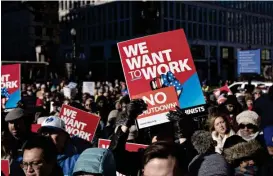  ??  ?? Hundreds of furloughed federal workers and their supporters gathered outside the headquarte­rs of the AFL-CIO union on Thursday demanding that President Donald Trump re-open the government © Bloomberg
