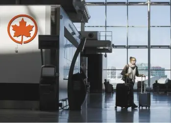  ?? COLE BURSTON GETTY IMAGES VIA AGENCE FRANCE-PRESSE ?? Air Canada a annoncé une réduction de 25 % de sa capacité prévue pour les trois premiers mois de l’année.