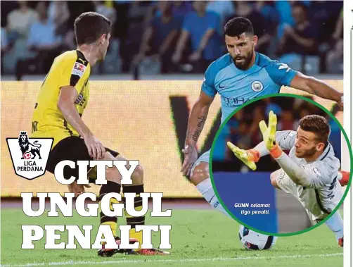  ??  ?? AKSI Aguero (kanan) ketika cuba melepasi pertahanan Dortmund. GUNN selamat
tiga penalti.