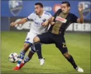  ?? PETER MCCABE — THE ASSOCIATED PRESS ?? Montreal Impact’s Daniel Lovitz, left, and Philadelph­ia Union’s Ilsinho vie for possession of the ball during the first half of an MLS soccer match.