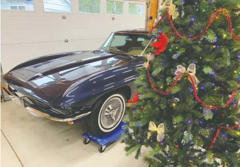  ?? PHOTOS ALYN EDWARDS ?? This 1963 Corvette sport coupe with a one-year-only split rear window was discovered on a Christmas tree farm, where it had sat for more than 40 years. The car has been restored to its original glory after being purchased for $5,500.