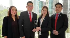  ?? ?? (From left) Goh, head of Fixed Income Raymond Lew, head of Retail & Retirement Funds Valerie Low, and AmFunds Management chief investment officer Wong Yew Joe pose for a group photo.