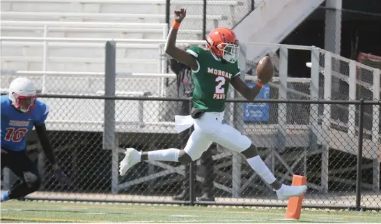  ?? ALLEN CUNNINGHAM/SUN-TIMES ?? Morgan Park’s Aaron Warren scores on a 20-yard touchdown run against Curie on Saturday at Gately Stadium. He also threw for a 14-yard touchdown.