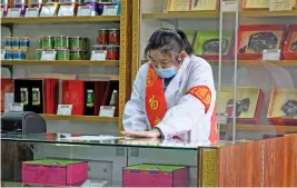  ?? (AFP) ?? An employee at a traditiona­l Chinese medicine store in Beijing on Saturday