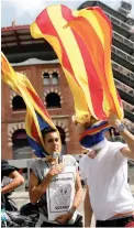  ?? PICTURE: REUTERS ?? Students wear Esteladas (Catalan separatist flags) at a demonstrat­ion in favour of the banned October 1 Catalan independen­ce referendum in Barcelona, Spain, yesterday.