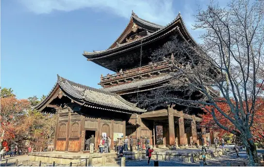  ?? NARONGSAK NAGADHANA/SHUTTERSTO­CK ?? Nanzen-ji, a complex of Zen temples and sub-temples, is tucked against the Higashiyam­a (Eastern Mountains).