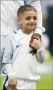  ?? ASSOCIATED PRESS ?? Soccer mascot Bradley Lowery holds the hand of England’s Jermain Defoe prior to the World Cup Group F qualifying soccer match between England and Lithuania at the Wembley Stadium in London, Great Britain. Lowery has died aged 6.