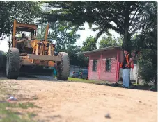  ??  ?? OBRA. En la Rivera Hernández se llevan a cabo trabajos de terracería.