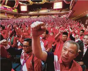  ?? [FOTO HIASAN] ?? Sekiranya UMNO berjaya menyelesai­kan semua polemik dalaman dan luar parti, sudah pasti ia mampu menarik lebih ramai sokongan rakyat menjelang PRU-14.