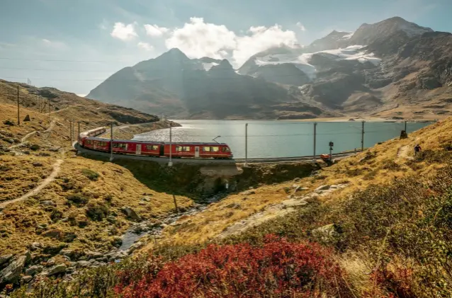  ??  ?? Clockwise from top: The Rhaetien Railway takes travellers through beautiful Poschiavo; The RhB regional train traverses the stunning winter wonderland of Lago Bianco; Zurich has a vibrant restaurant and bar scene; Excellence Class on the Glacier Exress provides a window seat, panoramic views and five-course meals.