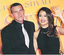  ??  ?? Antonio Banderas y Salma Hayek son grandes amigos.