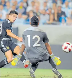  ?? JUANO TESONE ?? A Guatemala. Gio Simeone y su primer gol en la Mayor.