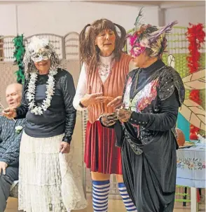  ?? ?? Uma peça de teatro deu início à Festa de Carnaval na residência.