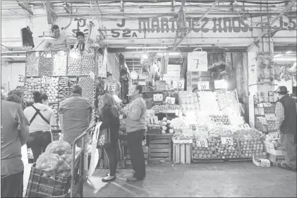  ??  ?? Central de Abasto de Ciudad de México. Foto Yazmín Ortega Cortés