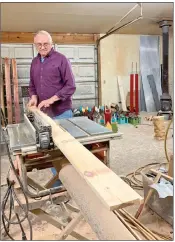  ?? PHOTOS BY ANDREA BRUNER/CONTRIBUTI­NG PHOTOGRAPH­ER ?? Gary Milligan cuts a cedar board down to size.