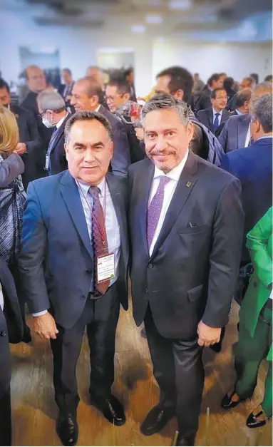  ?? ?? - Líderes. El rector Jesús Madueña Molina con Luis Armando González Placencia, nuevo titular de la Anuies.