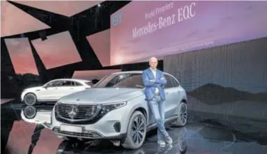  ?? DAIMLER AG ?? Mercedes je nedavno u Stockholmu predstavio svoj prvi električni velikoseri­jski automobil EQC
