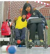 ?? FOTO: THOMAS WIECK ?? Anita Raguwaran ist eine der besten deutschen Para-Boccia-Spielerinn­en. Die 30-Jährige von der Behinderte­nund Rehabilita­tionssport­gruppe Gersweiler belegte bei der Weltmeiste­rschaft 2018 den vierten Platz.