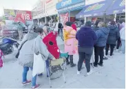  ?? Foto: Archivo ?? En diciembre solo se podía hacer efectivo el pago de la tarjeta rosa en Farmacias del ISSEG, lo que originó enormes filas./