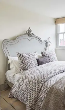  ??  ?? GUEST BEDROOM
Above left In the attic space, guests get magical Mary Poppins rooftop views. Elizabeth wanted a room that would entice her Canadian friends and family to visit. She discovered the antique French bed on Ebay