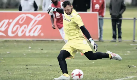  ??  ?? SERIOUS GOALS: PSL goalkeeper of the season, Darren Keet of Wits, has his eye on the Bafana jersey, as well as the Telkom Knockout and CAF Champions League trophies.