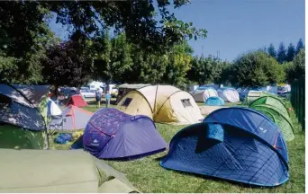  ??  ?? Le camping connaît son pic annuel de fréquentat­ion à la deuxième quinzaine d’août.