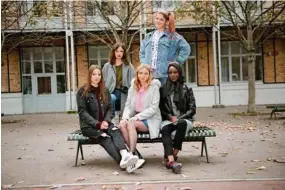  ?? (PAMELA DUHESME) ?? Les vedettes de «Skam»: Philippine Stindel (qui incarne Emma), Coline Preher (Alexia), Assa Sylla (Imane), Lula Cotton-Frapier (Daphné) et Marilyn Lima (Manon).