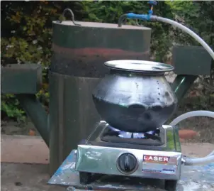  ??  ?? Biogas cooking halves wood smoke and toxic agents