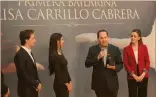  ??  ?? El gobernador del Estado de México recibió el Premio Benefactor de las artes, de manos de Elisa Carrillo Cabrera, bailarina de la Ópera de Berlín.