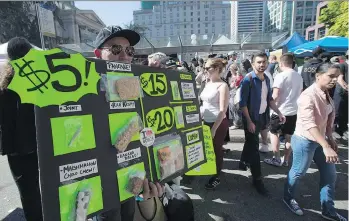  ?? THE CANADIAN PRESS/FILES ?? Vendors sell marijuana-infused edible products during the 4/20 event in Vancouver in 2015. Organizers say they employ loudspeake­r warnings about the danger of over-consuming edibles.