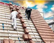  ??  ?? Die Dämmung der Daches ist ebenso förderungs­fähig wie z. B. die Sanierung der Fenster oder die Installati­on einer neuen Heizungsan­lage.