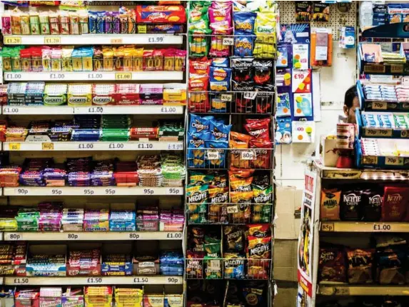  ?? (Getty) ?? Shops will be banned from presenting junk food near checkouts