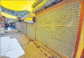  ?? HT PHOTO ?? Shops remain shut in support of agitating priests in Gangotri on Monday.