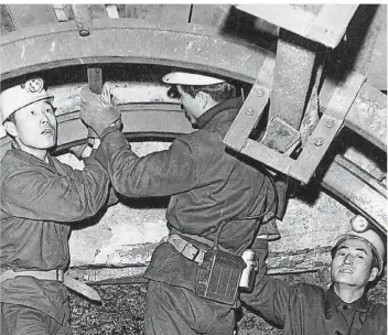  ?? FOTO:: MONTAN.DOK / BERGBAU-ARCHIV BOCHUM ?? Die 1. Generation: Koreaner bei der Ausbildung im Lehrbergwe­rk, 1965