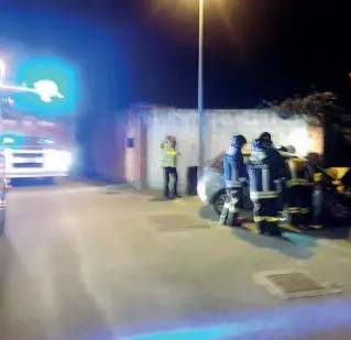  ??  ?? Venerdì sera L’auto di Jessica Dell’Innocenti dopo l’urto contro il muro costato la vita alla ragazza