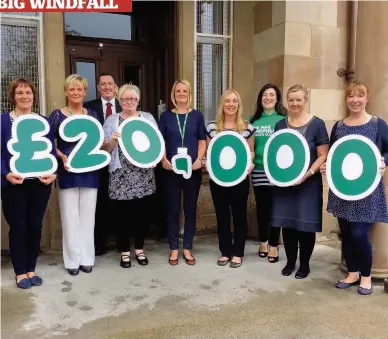  ??  ?? Generous The Lanarkshir­e Macmillan Community Nurse Team celebrate their windfall