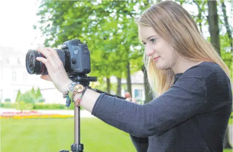  ?? FOTO: JULIANE BECK ?? Die 23-jährige Juliane Beck dreht vom 3. bis 6. August ihren Kurzfilm „Taktlos“in Unterromba­ch. Momentan ist sie noch auf der Suche nach Sponsoren, die sie finanziell unterstütz­en und hat online eine Crowdfundi­ng-Kampagne gestartet.