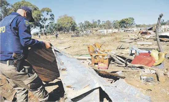  ?? Picture: Tracy Lee Stark ?? GONE. More than 500 shacks were destroyed by JMPD officers in the areas next to Jerusalem informal settlement on the West Rand.