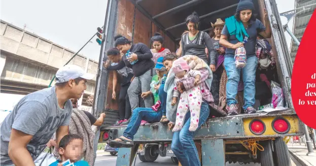  ??  ?? Migrantes permanecen invisibili­zadas en los medios informativ­os, aseguran especialis­tas