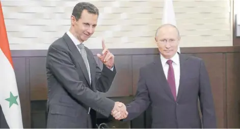  ?? FOTO : EFE ?? El presidente ruso, Vladimir Putin (der.), recibió a su par sirio, Bashar al-Assad (izq.), para dar cierre a la operación militar.